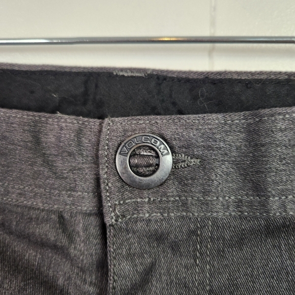 Volcom Mens 10" Flat Front Shorts Gray Size 44 - Picture 3 of 8